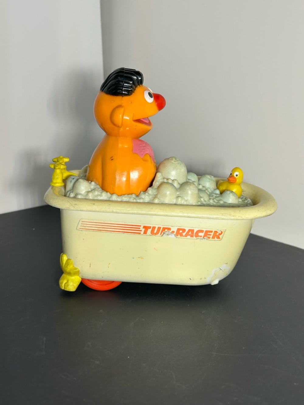 Vintage 1988 ILLCO Sesame Street Ernie Bubble Bath/Rubber Ducky Tub Racer - Picture 6 of 8